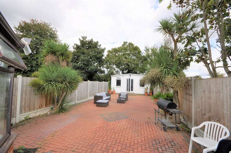 3 Bedroom Property For Sale In Suttons Avenue, Hornchurch, RM12