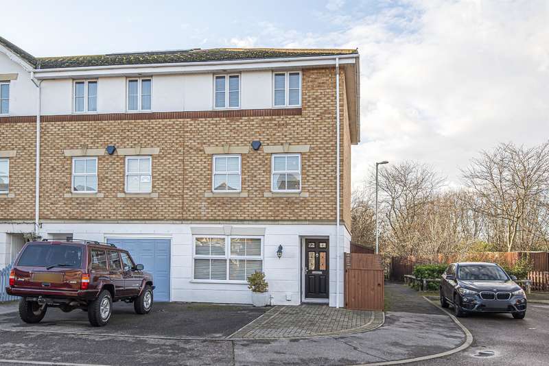 4 Bedroom End Of Terrace House For Sale In Bancroft Chase, Hornchurch, RM12