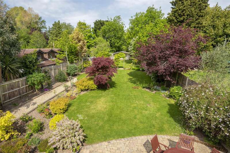 4 Bedroom Detached Property For Sale In Barkham Road, Wokingham