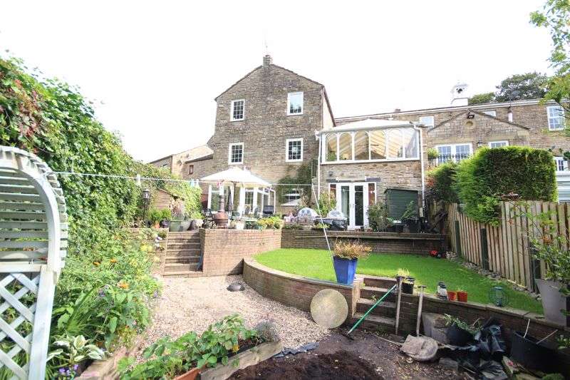 4 Bedroom Property For Sale In Healey Hall Mews, Lowerfold, Rochdale OL12