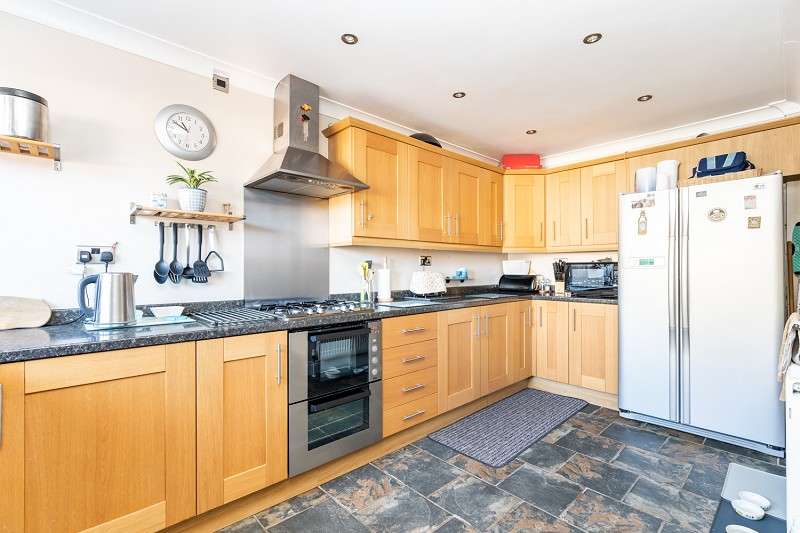 3 Bedroom Link Detached House For Sale In Upper Northam Road, Hedge End