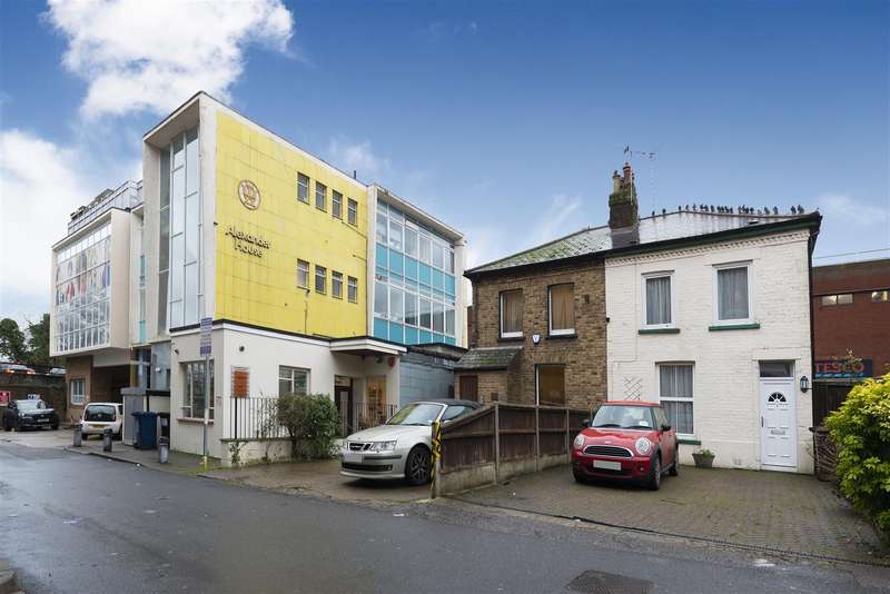 House For Sale In Shakespeare Road, Finchley, N3