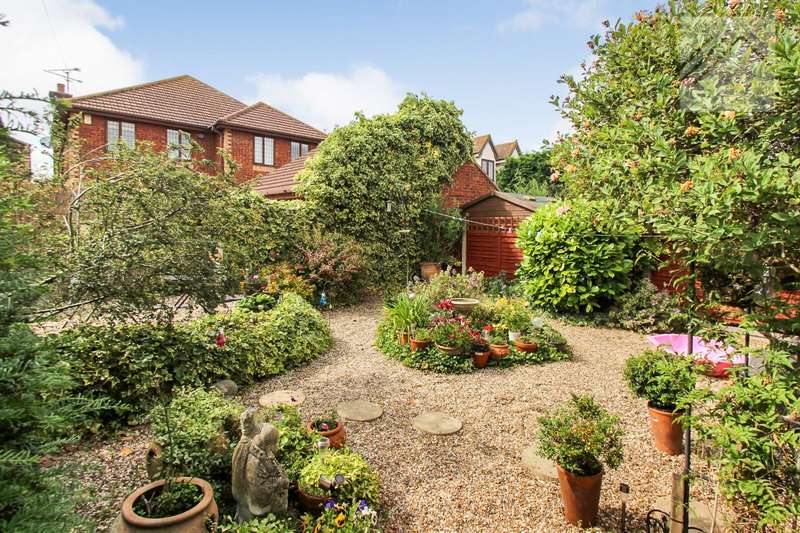 4 Bedroom Detached Property For Sale In Church Parade, Canvey Island, SS8