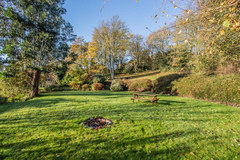 4 Bedroom House For Sale In Cooper Lane, Holmfirth, HD9