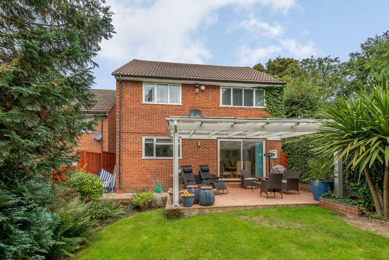 4 Bedroom Detached For Sale In Meadowbank, Watford, WD19