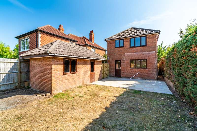 3 Bedroom Detached House For Sale In Church Road, Warsash, Southampton