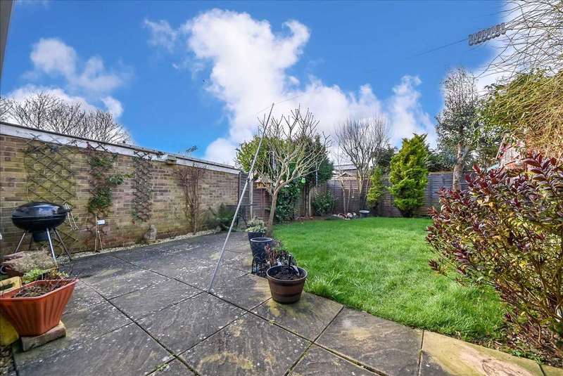 3 Bedroom Bungalow For Sale In Hulme Way, Wellingborough, NN8