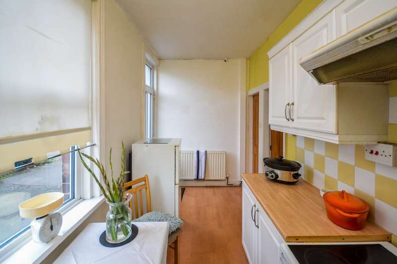 3 Bedroom End Of Terrace House For Sale In Leeds Road, Dewsbury, WF12