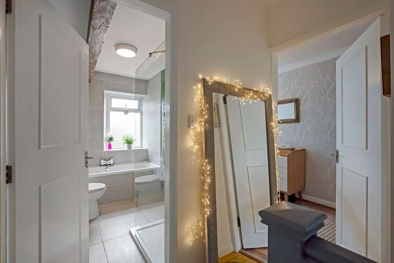 3 Bed House Yeadon