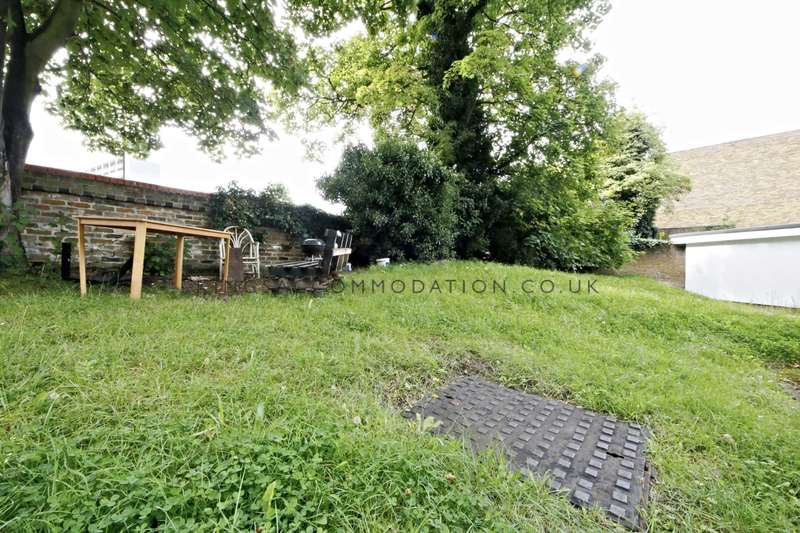 1 Bedroom Studio Flat To Rent In Angell Road, Brixton, SW9