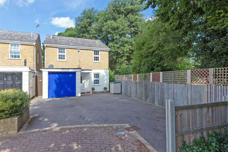 3 Bedroom Detached For Sale In Bell Road, Sittingbourne, ME10