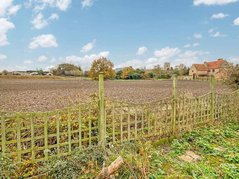 3 Bedroom Detached House For Sale In Springfield Road, Walpole St