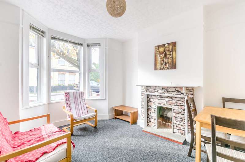 3 Bedroom Flat To Rent In Moffat Road, Tooting Bec, SW17