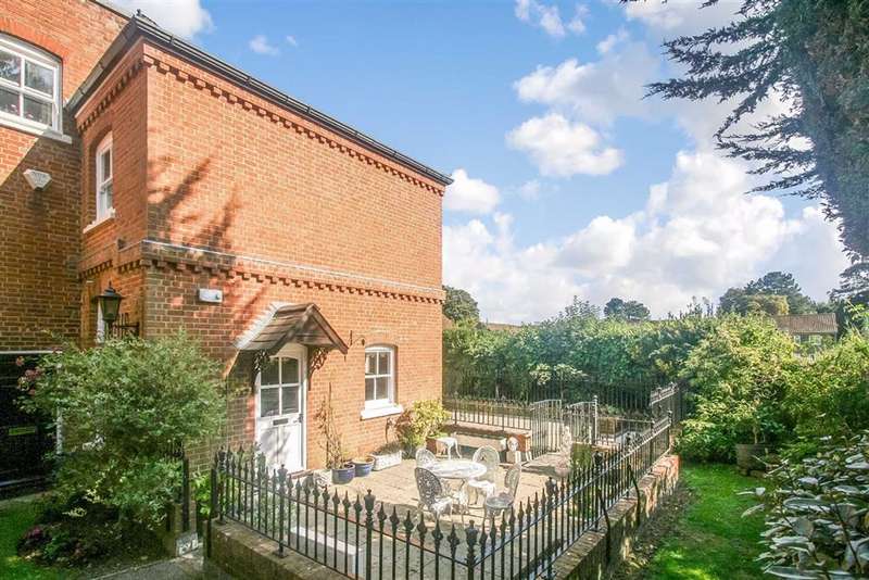 2 Bedroom Apartment For Sale In Addington Road, Sanderstead, Surrey, CR2