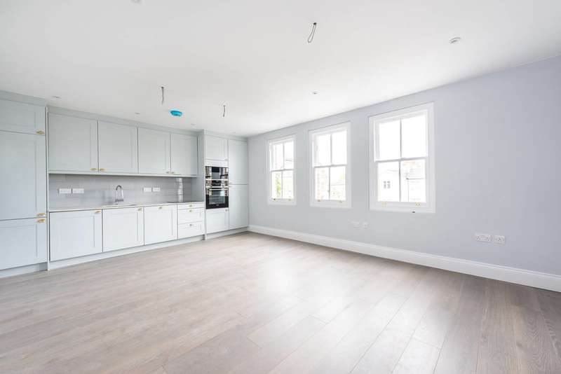 2 Bedroom Flat To Rent In Goldhawk Road, Shepherd's Bush, W12
