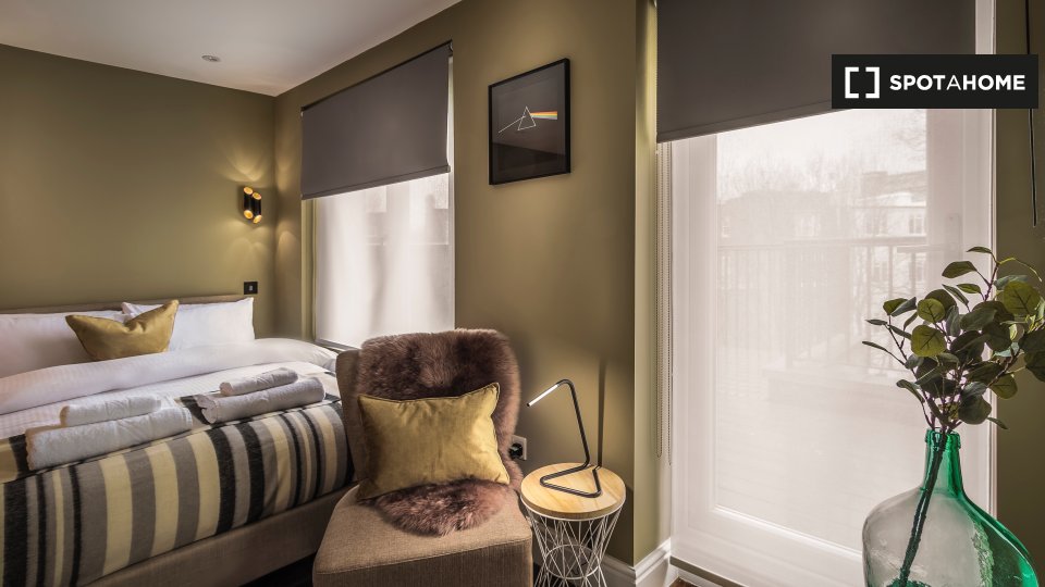 Studio To Rent In Knaresborough Pl, SW5