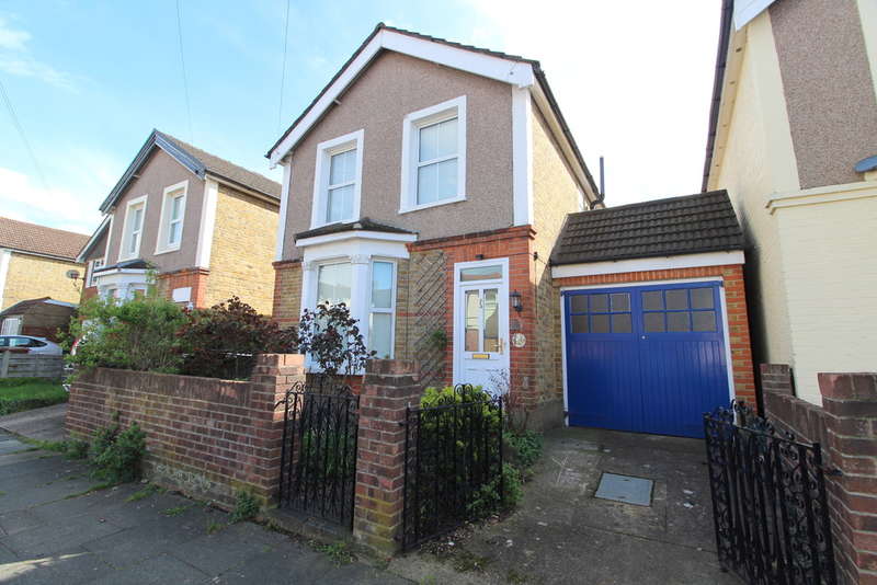 4 Bedroom Detached House For Sale In Tennyson Road, Ashford, TW15