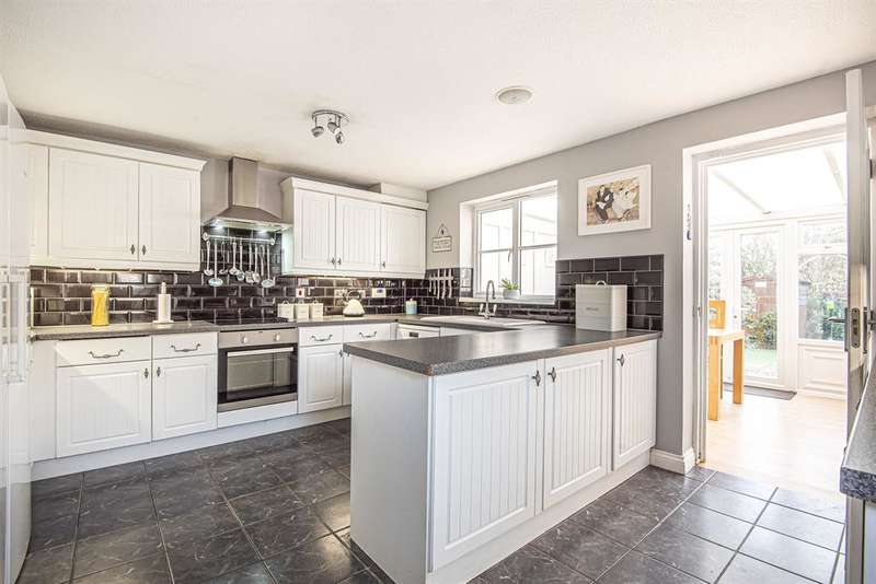 4 Bedroom End Of Terrace House For Sale In Bancroft Chase, Hornchurch, RM12