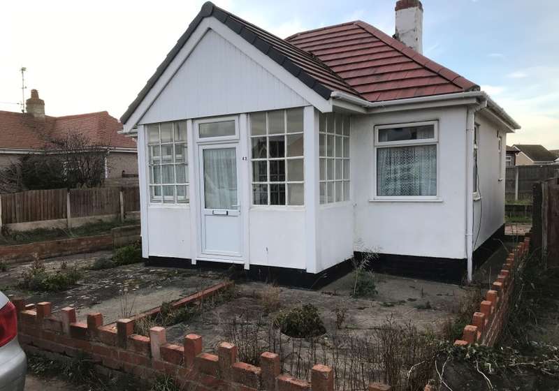 2 Bedroom Bungalow For Sale In Clwyd Gardens, Kinmel Bay, Rhyl, Clwyd, LL18