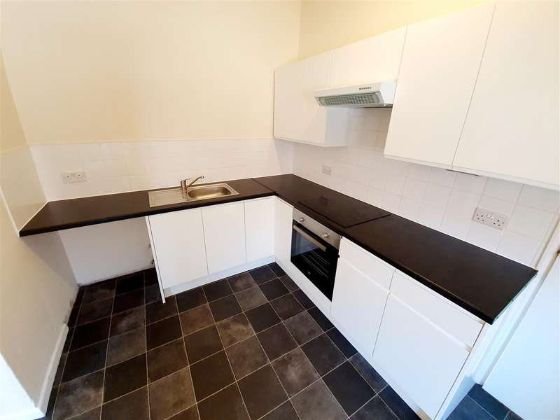 2 Bedroom Flat To Rent In Cromwell Road, Rushden, Northants, NN10