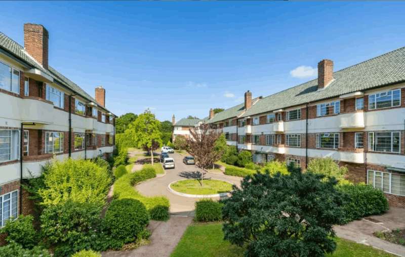 2 Bedroom Flat To Rent In Woodford Road, London, E18