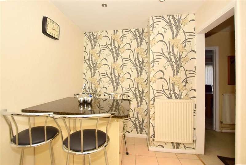 3 Bedroom End Of Terrace House For Sale In Moor Park Close, , Rainham