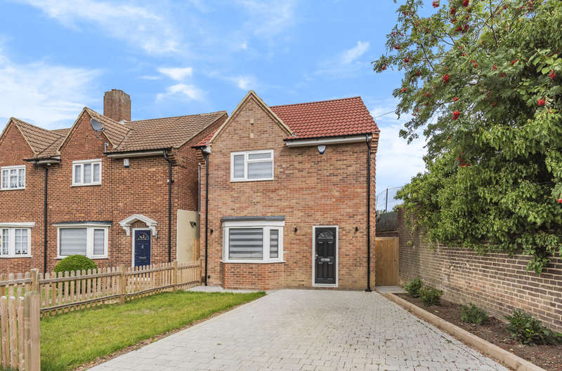 3 Bedroom Detached House For Sale In Milverton Way, London SE9