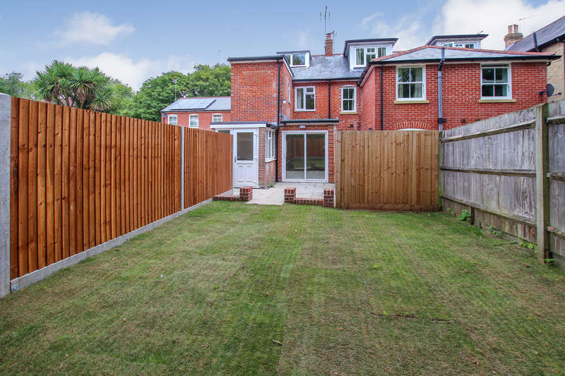 3 Bedroom End Of Terrace House For Sale In Spring Road, Hythe, SO45