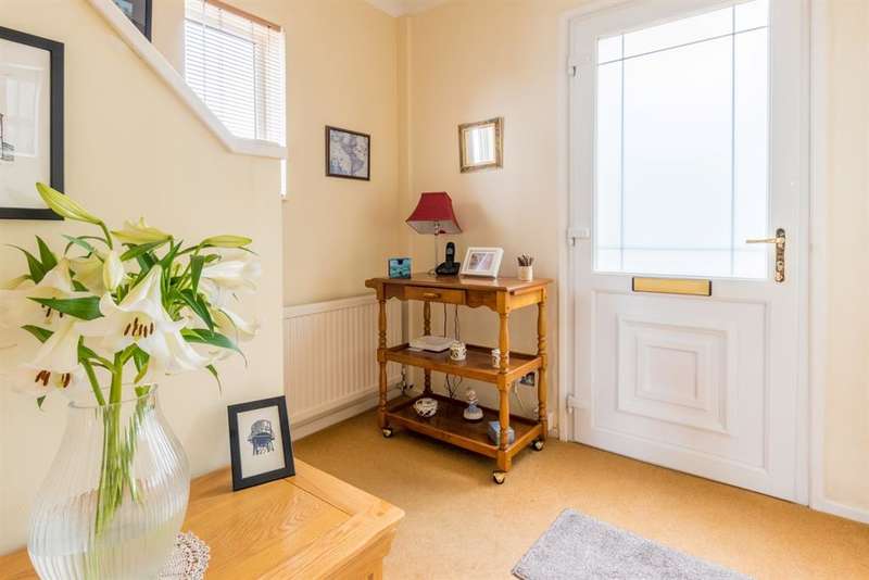 3 Bedroom Semi Detached For Sale In Holt Lane, Leeds, LS16