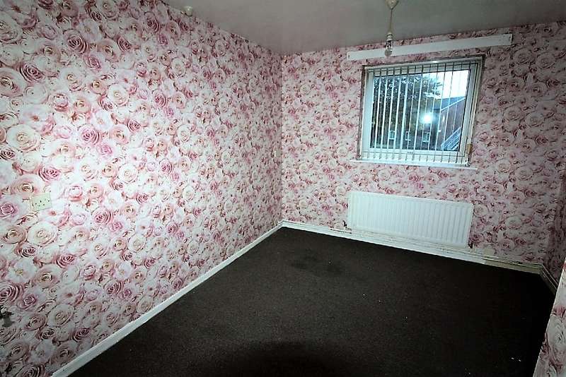 2 Bedroom Flat For Sale In Stroud Avenue, Willenhall, WV12