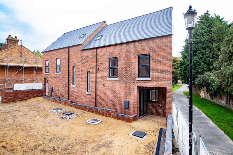 3 Bedroom SemiDetached House For Sale In Queen Street Place, Louth, LN11