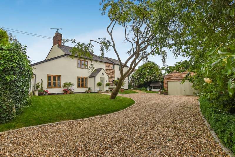 4 Bedroom Detached House For Sale In Haddenham, Buckinghamshire, HP17