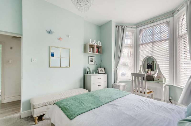 2 Bedroom Flat For Sale In Graham Avenue, Mitcham, CR4