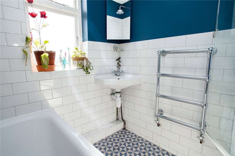 3 Bedroom Flat For Sale In Greenwood Road, London, E8