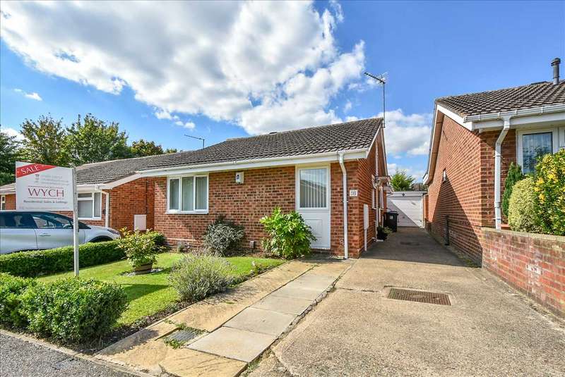 3 Bedroom Bungalow For Sale In Hulme Way, Wellingborough, NN8