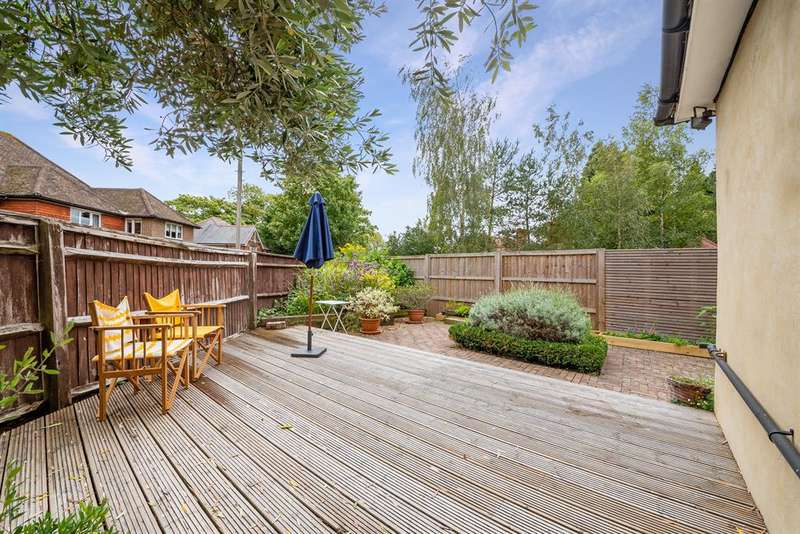 2 Bedroom Apartment Flat For Sale In London Road South, Merstham, South