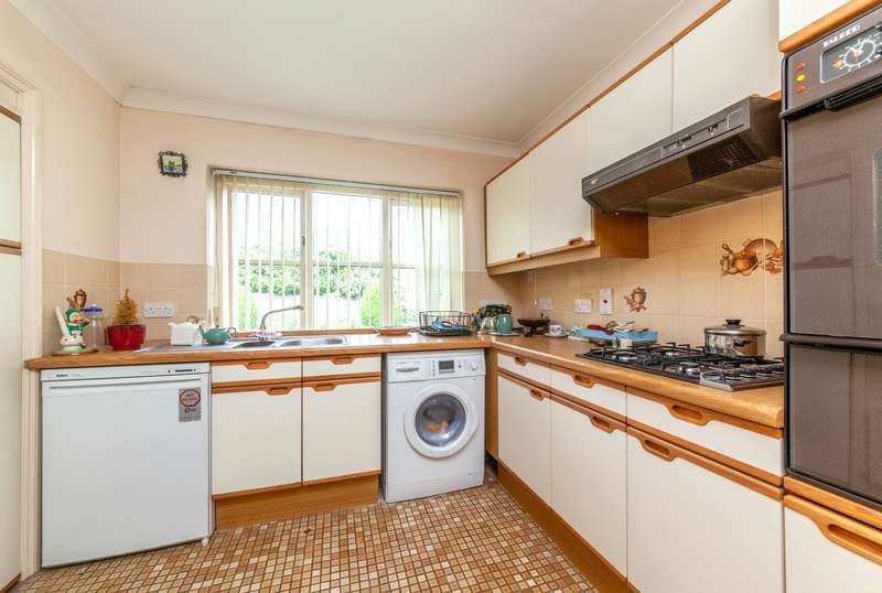 2 Bedroom Apartment Flat For Sale In Leigh Corner, Cobham, KT11