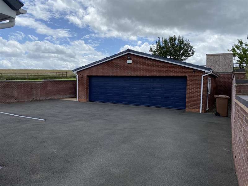 4 Bedroom Detached Bungalow For Sale In Bliss Gate,rock, Kidderminster