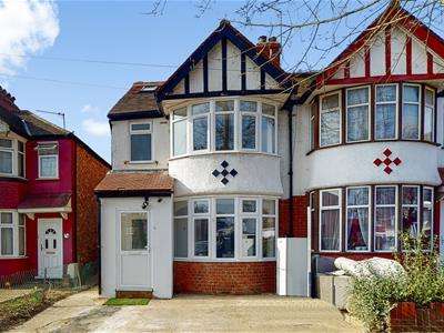 Flat To Rent In Lancelot Crescent, Wembley, HA0