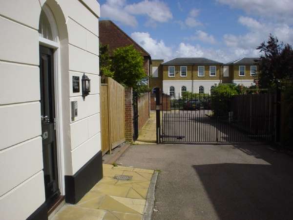 1 Bedroom Studio Flat To Rent In July 2022 Stylish Flat- 5 Mins To City Centre. Professionals And Students, CT2