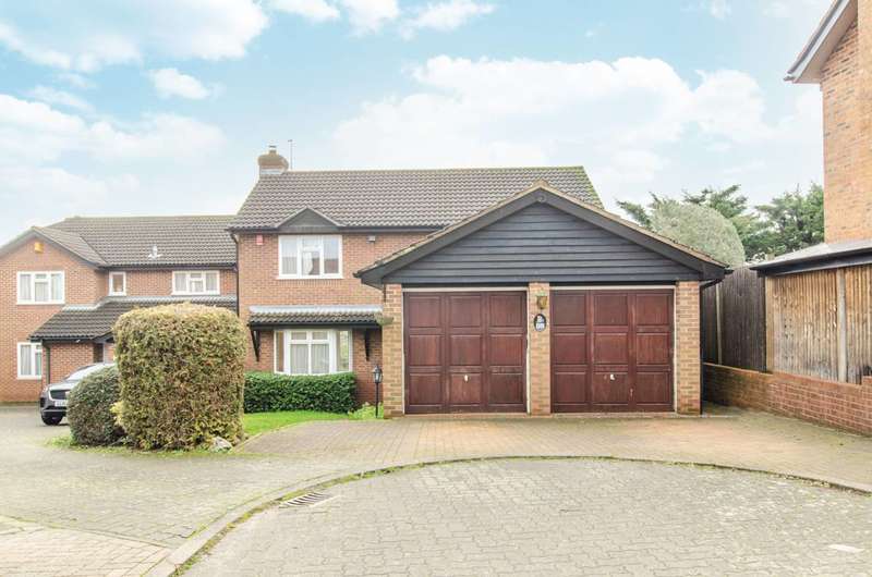 4 Bedroom House To Rent In The Squirrels, Pinner, HA5