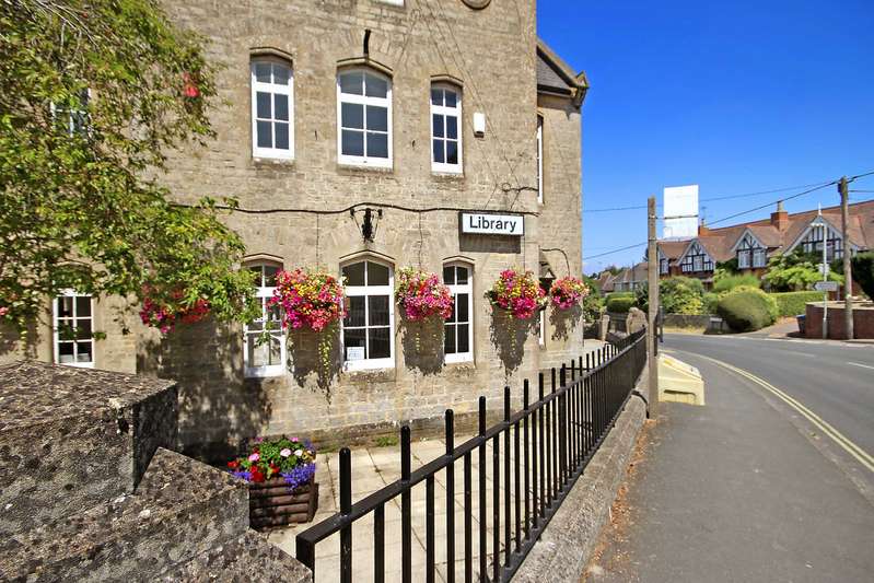 1 Bedroom Flat For Sale In High Street, Purton, Wiltshire, SN5