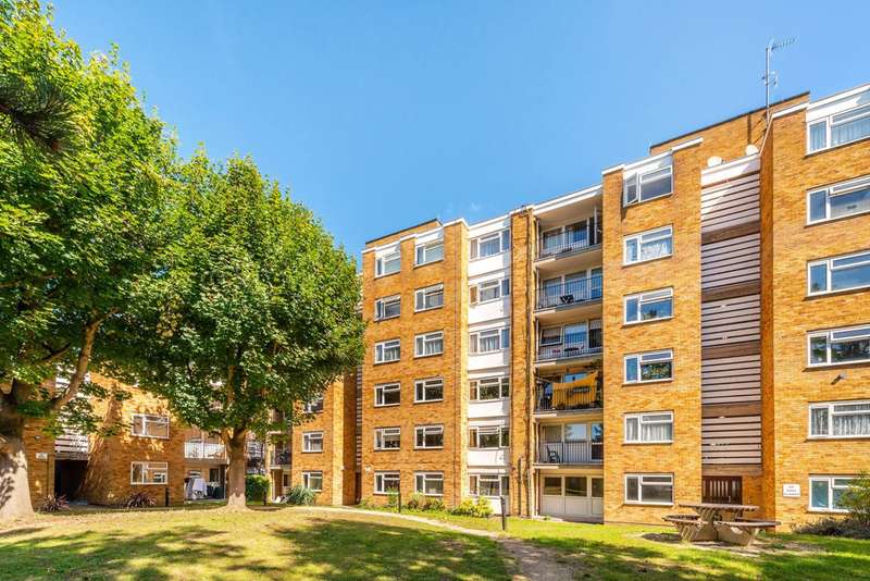 2 Bedroom Flat For Sale In Walpole Road, Teddington, TW11