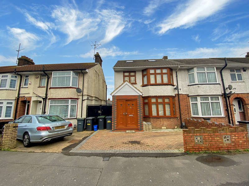 Houses for sale in The Furrows, LU3, Luton