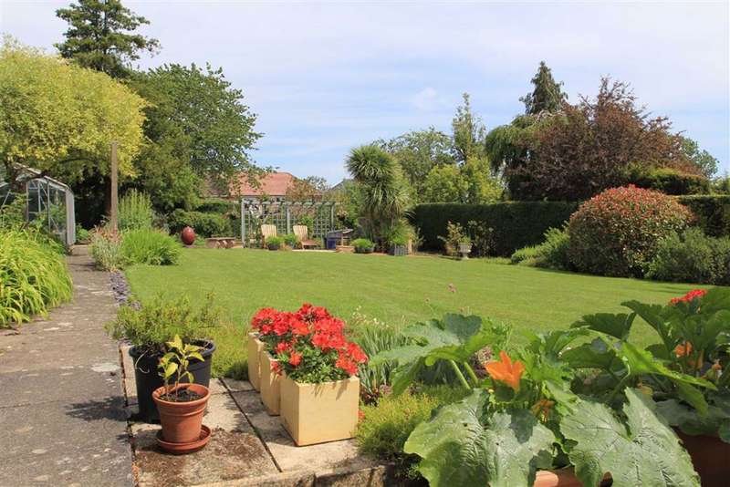 4 Bedroom Detached Property For Sale In Uppingham Road, Leicester