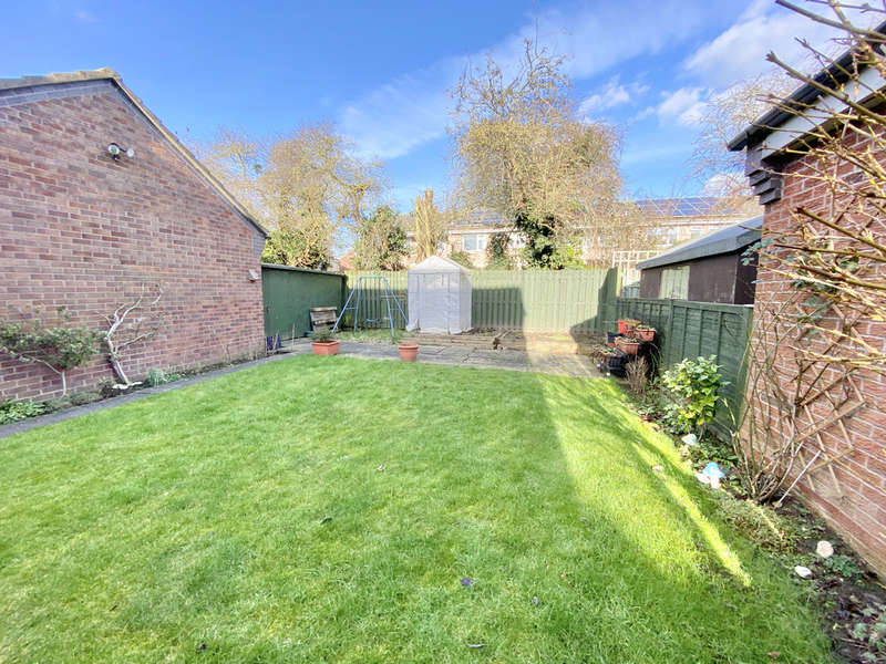 3 Bedroom Detached House For Sale In Oaklands, Hutton Cranswick, YO25