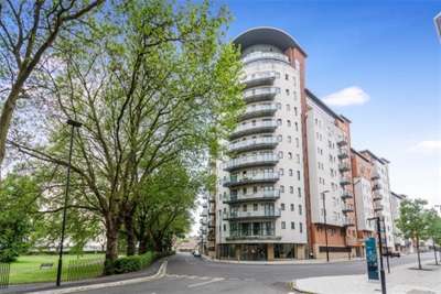 2 Bedroom Flat To Rent In Oceana Boulevard, City Centre, SO14