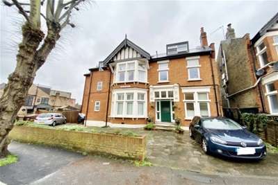 1 Bedroom Flat To Rent In Oaktrees Court, Leytonstone, E11