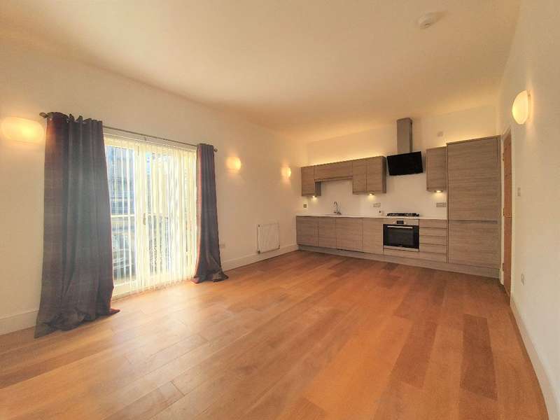 2 Bedroom Apartment Flat To Rent In Flat, Beaumont Villa, Cliftonville