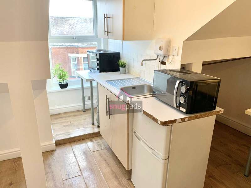 Flat To Rent In Carlton Road, Salford, , M6